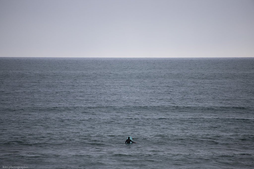Un surfeur seul - Côte des Basques à biarritz